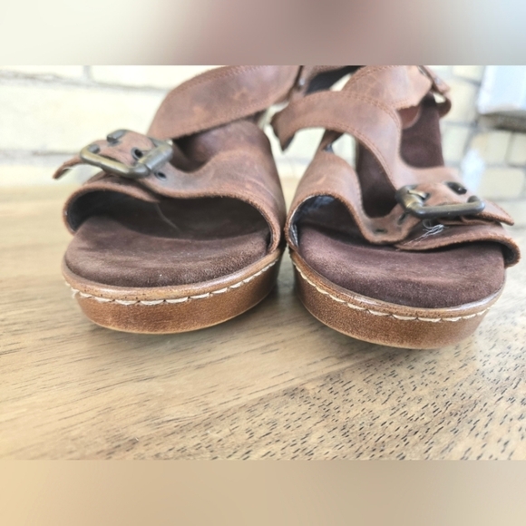 Aquatalia Leather Sandals - Picture 3 of 9